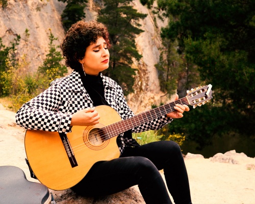 Capítulo 3: Katy Erices (Cantante) 